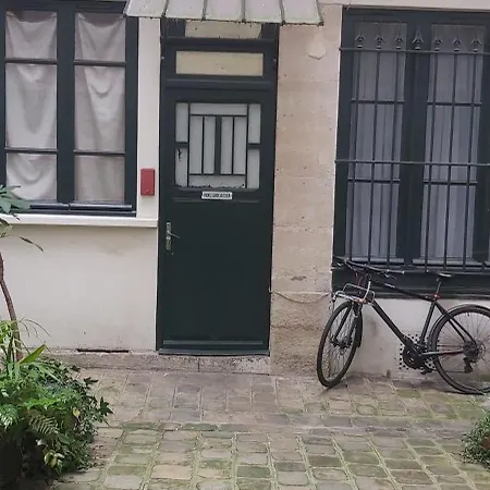 Pres Du Gare De L'est *